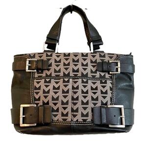 MICHAEL KORS, AUTHENTIC PURSE. TAN & BLACK WITH MK SIGNATURE DESIGN.